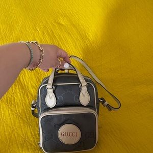 Gucci crossbody purse. Used 3 weeks looks new. Authentic